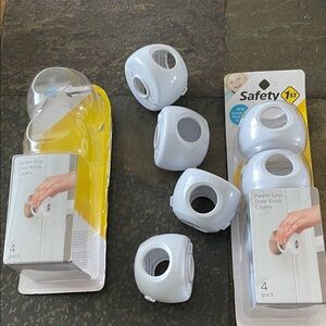 Safety 1st White Door Knob Covers